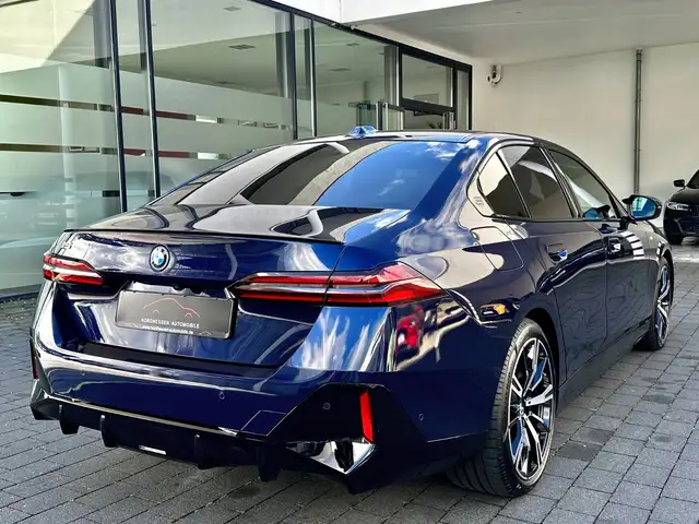 BMW i5 view 4