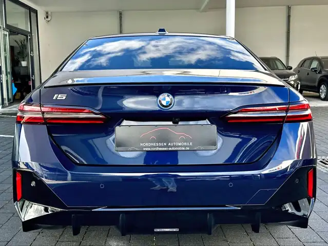BMW i5 view 7