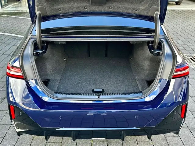 BMW i5 view 8