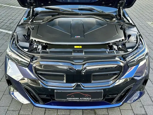 BMW i5 view 6