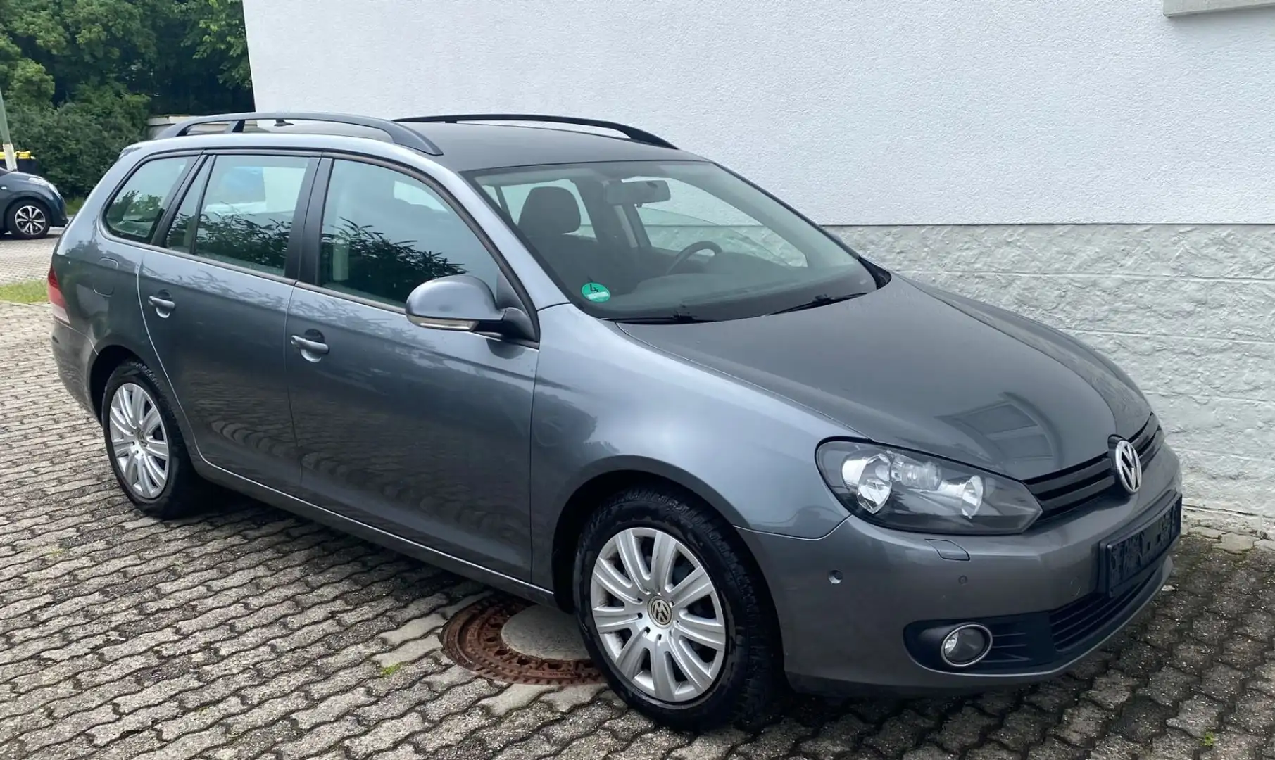 Volkswagen Golf VI Variant 1.6 TDI Klima Navi SHZ PDC Grau - 1