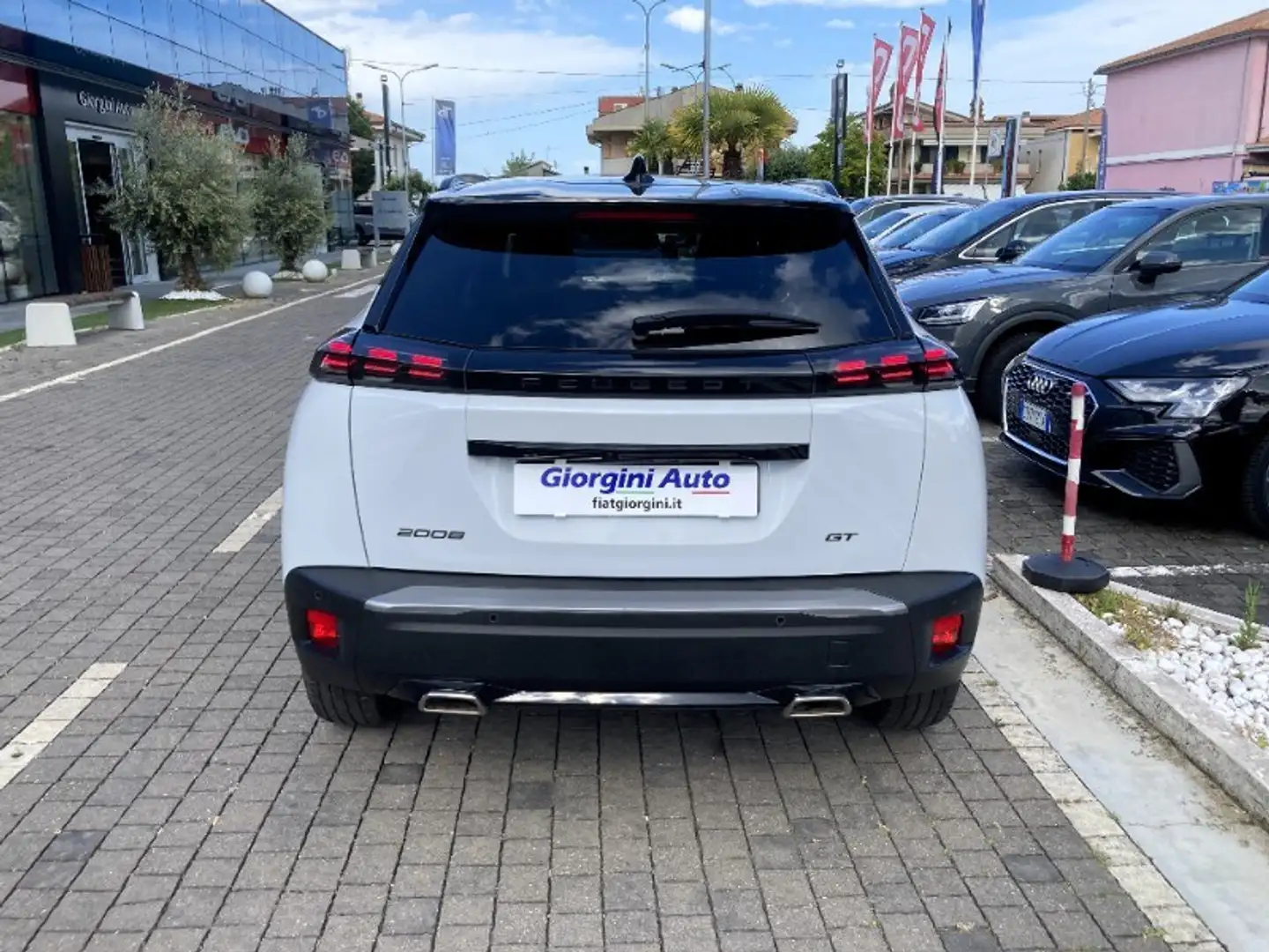 Peugeot 2008 2008 PureTech 130 S&S EAT8 GT Weiß - 2