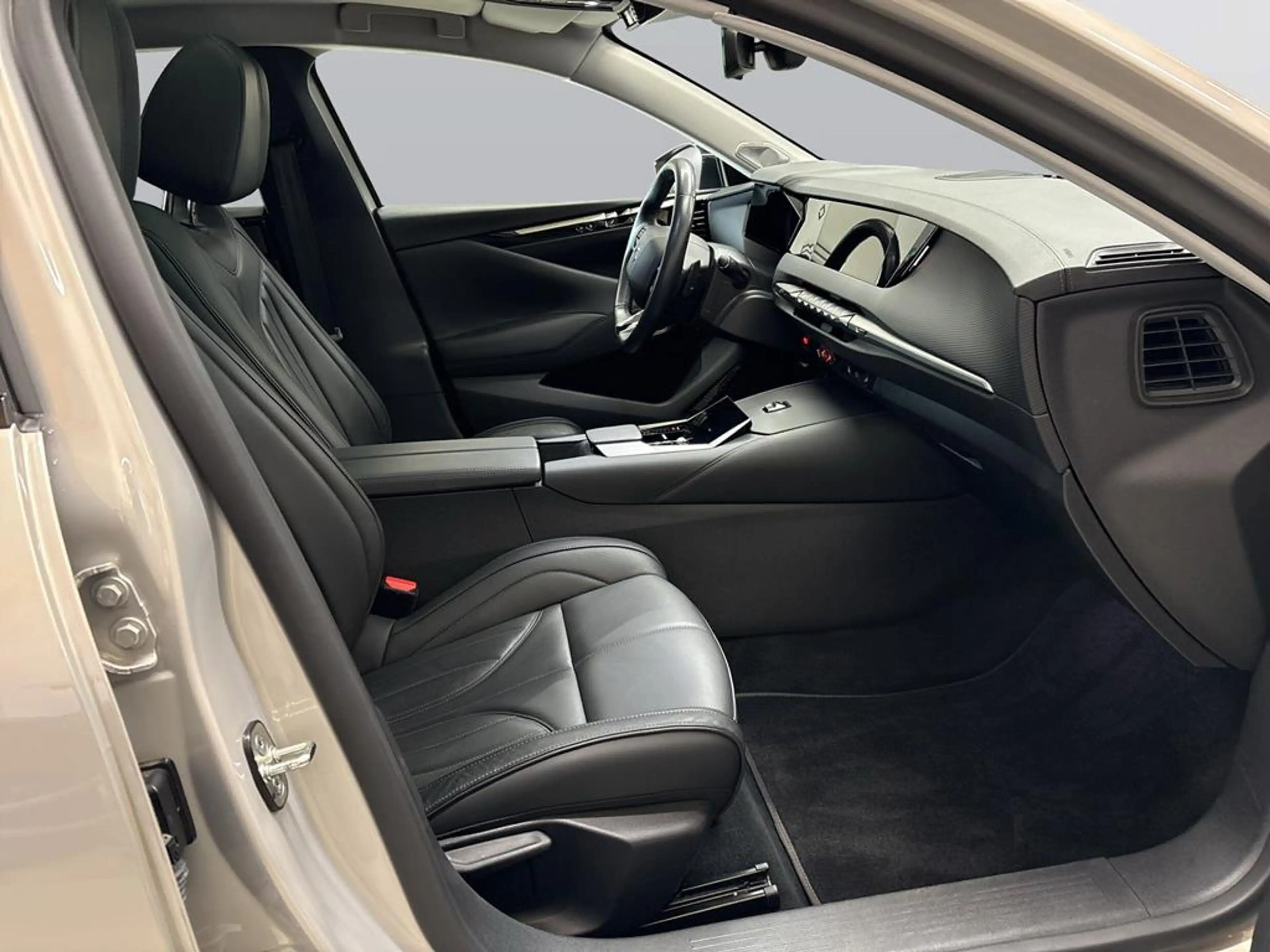 DS Automobiles DS 4 DS4 E-Tense Hybrid 225 Rivoli — photo 11