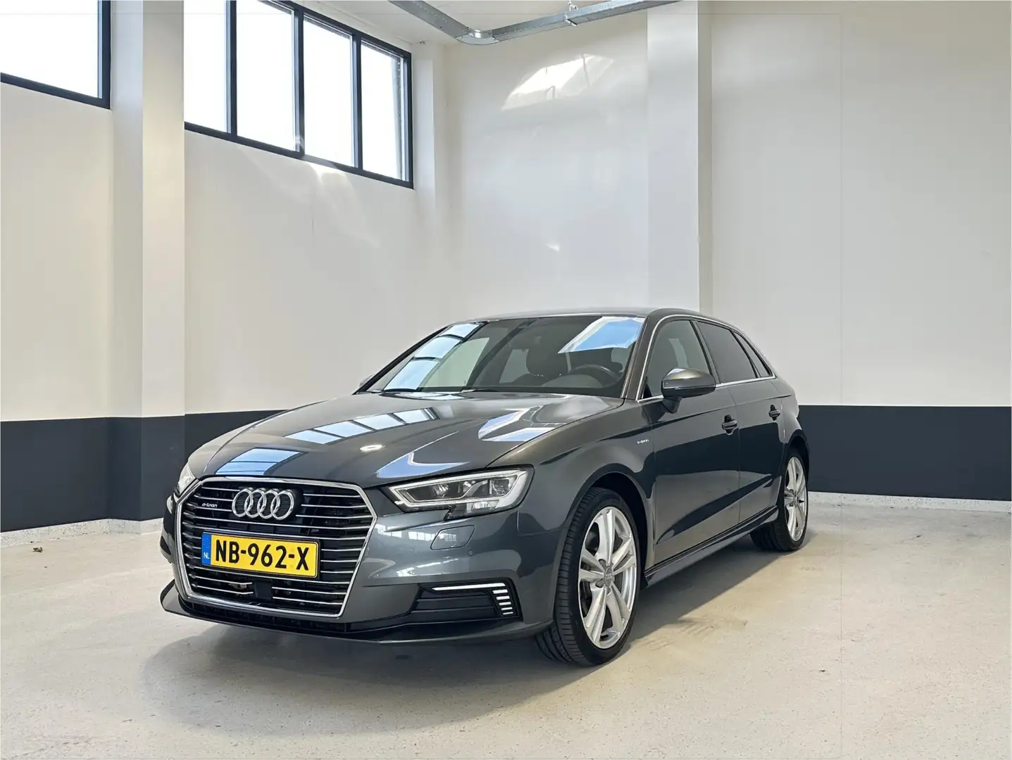 Audi A3 Sportback 1.4 e-tron S-line | NL | 1 Eig| Navigati Grijs - 2
