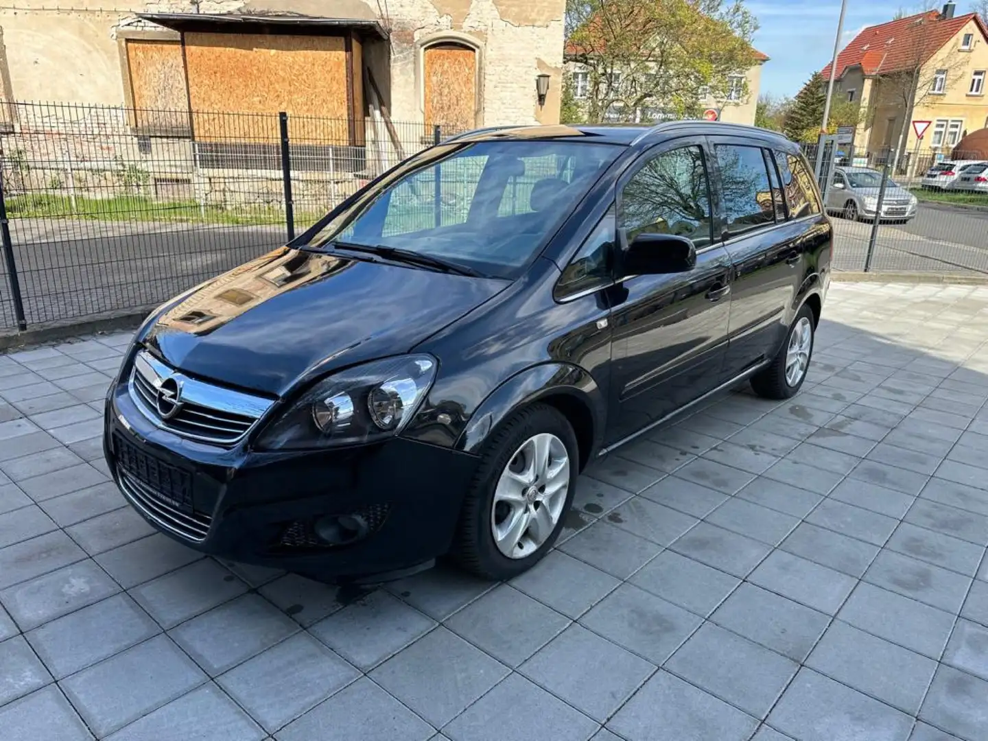 Opel Zafira 1.7 CDTI Selection Schwarz - 1