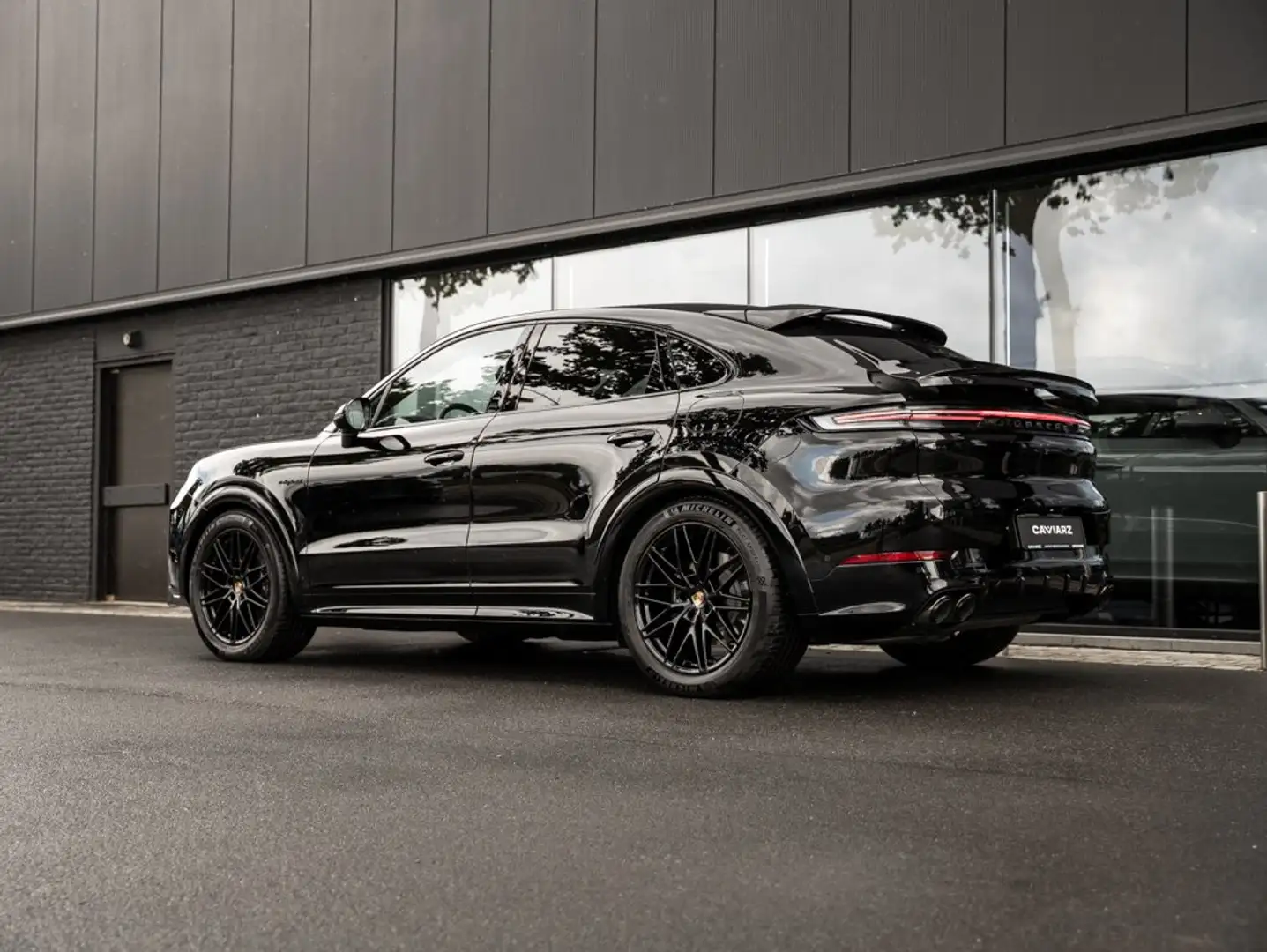 Porsche Cayenne COUPE E-HYB/SPORTDES/21/AIR/MATR/DISPL/HUD/ACC/14W Zwart - 2