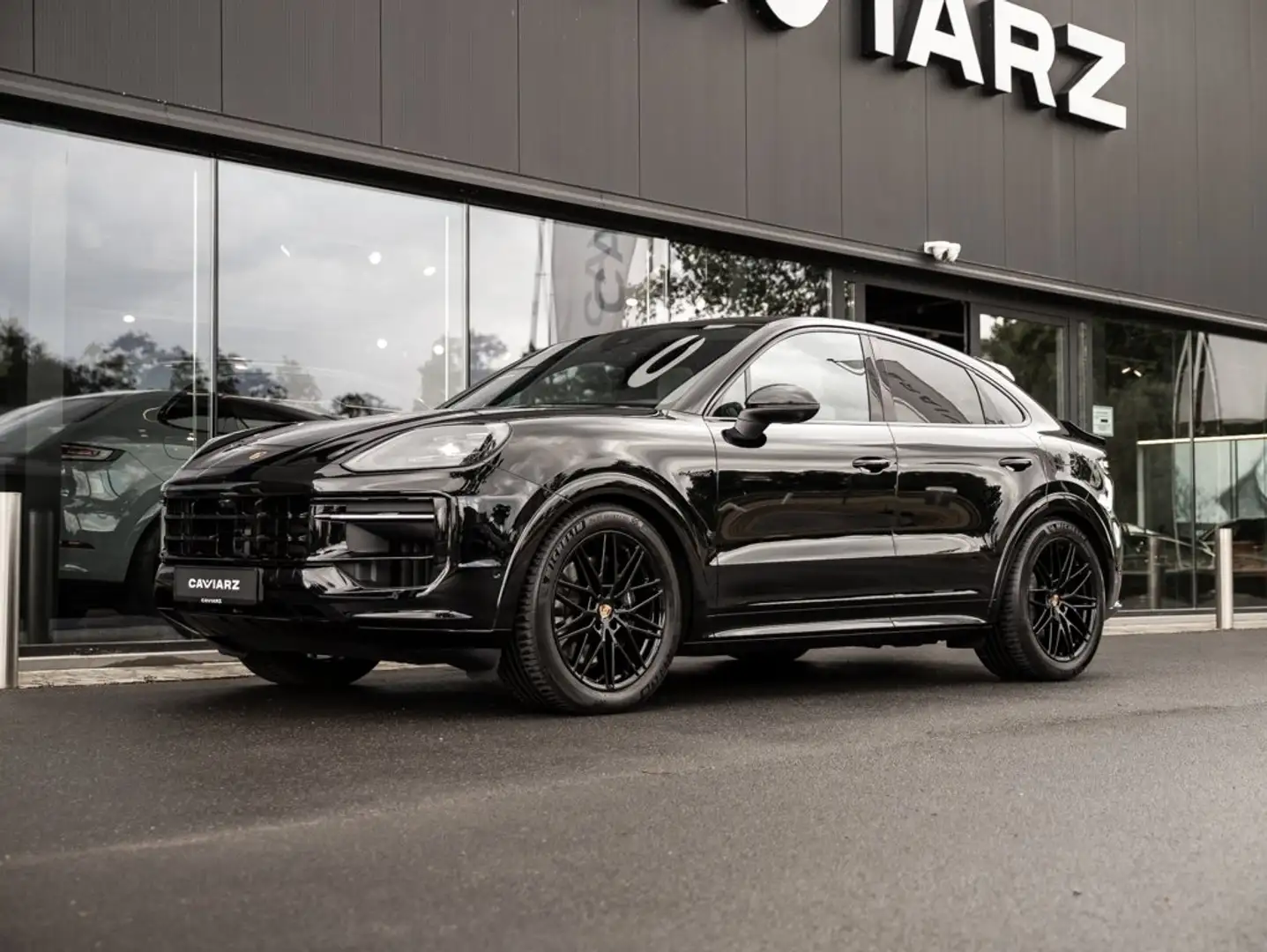 Porsche Cayenne COUPE E-HYB/SPORTDES/21/AIR/MATR/DISPL/HUD/ACC/14W Zwart - 1