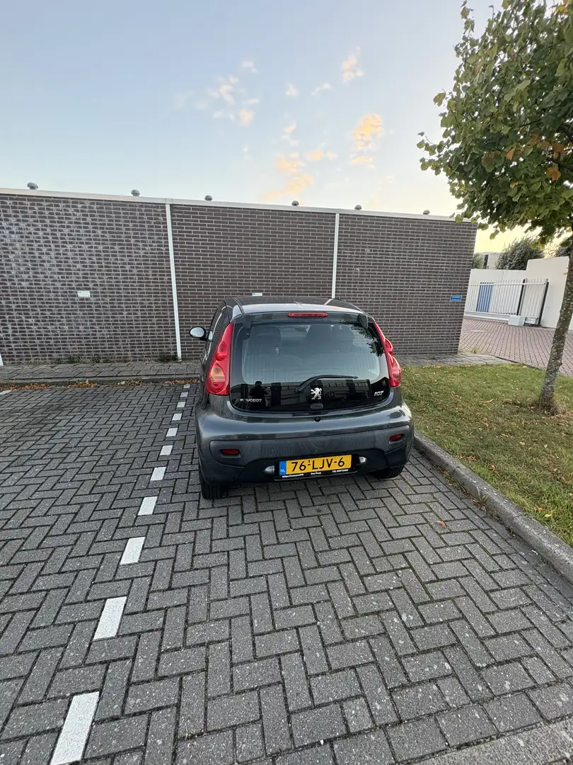 Peugeot 107 1.0-12V Urban Move Grijs - 2