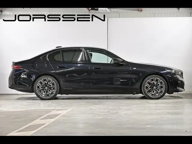 BMW I5 view 3