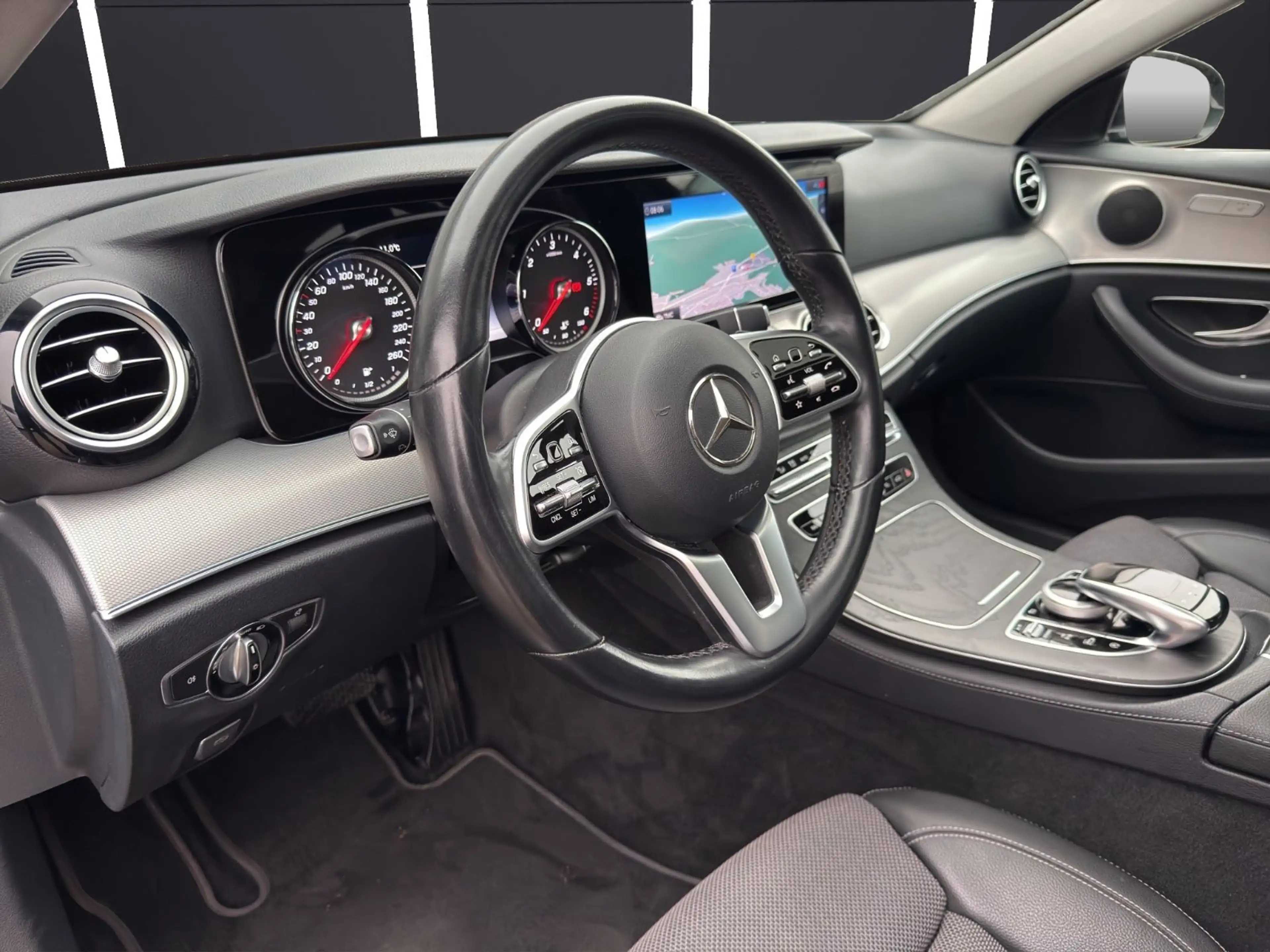 Mercedes-Benz E 220 d T 4Matic LED-NAVI-LEDER-KEYLESS-KAMERA — photo 11