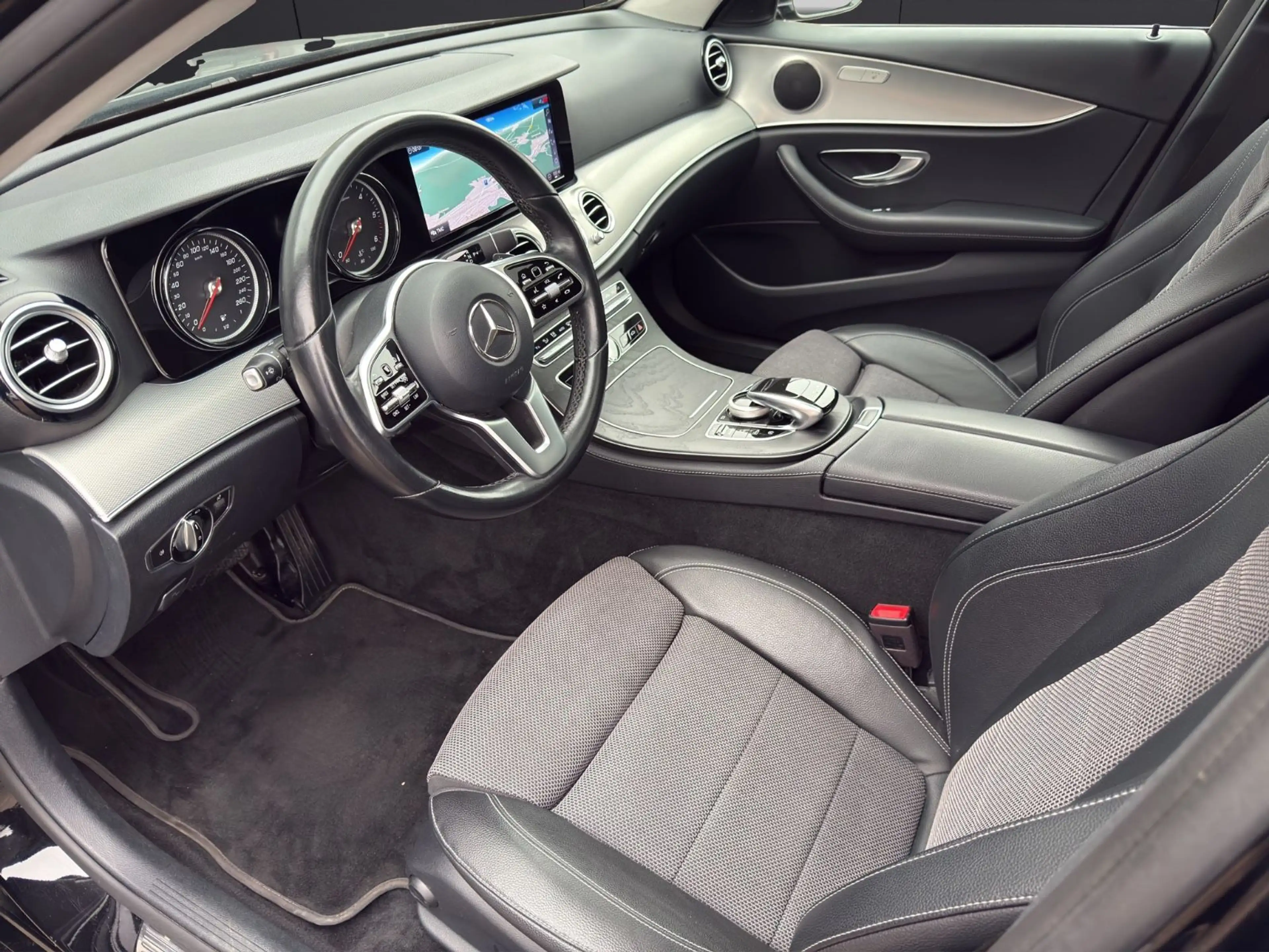 Mercedes-Benz E 220 d T 4Matic LED-NAVI-LEDER-KEYLESS-KAMERA — photo 10