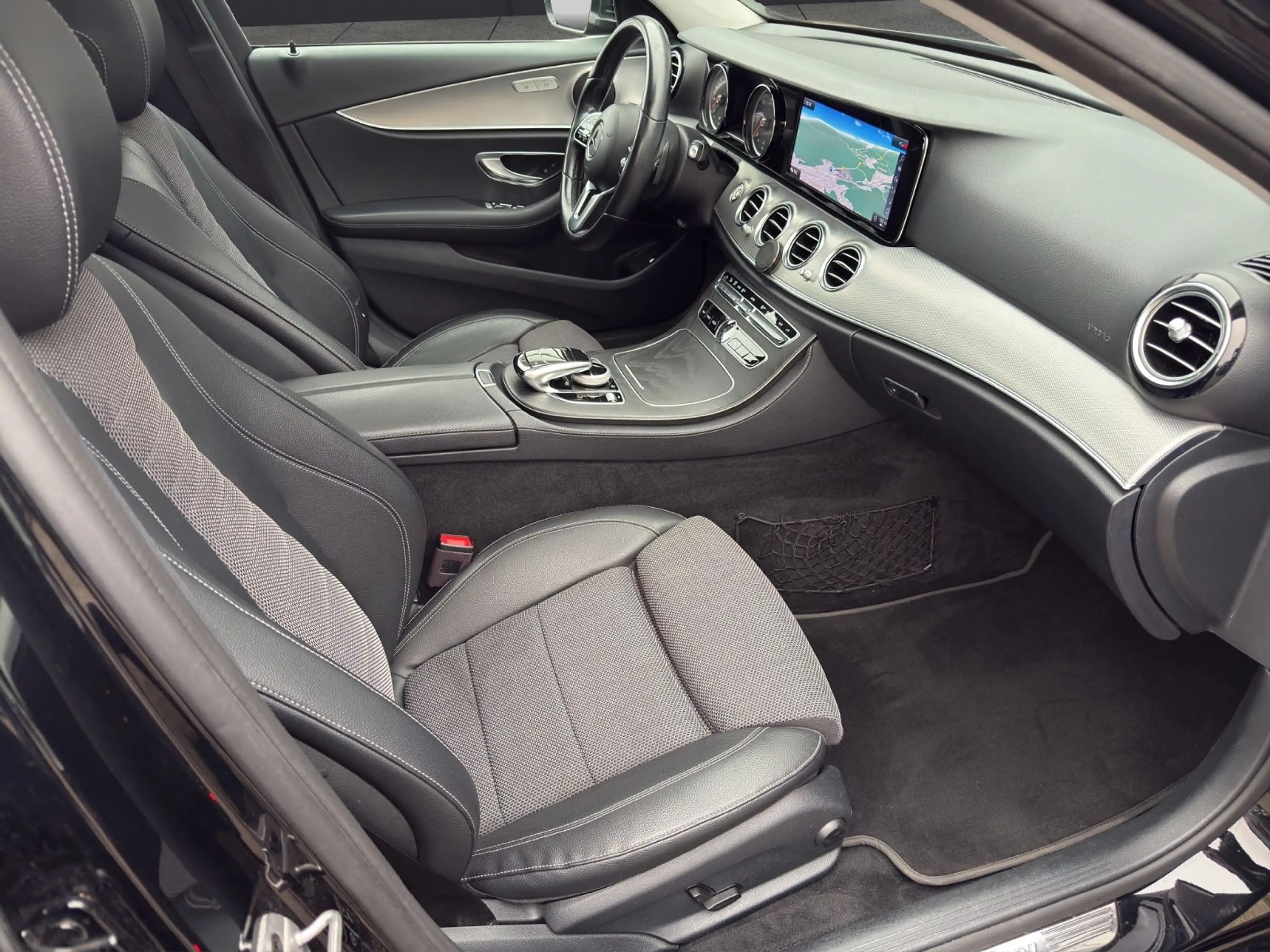 Mercedes-Benz E 220 d T 4Matic LED-NAVI-LEDER-KEYLESS-KAMERA — photo 15