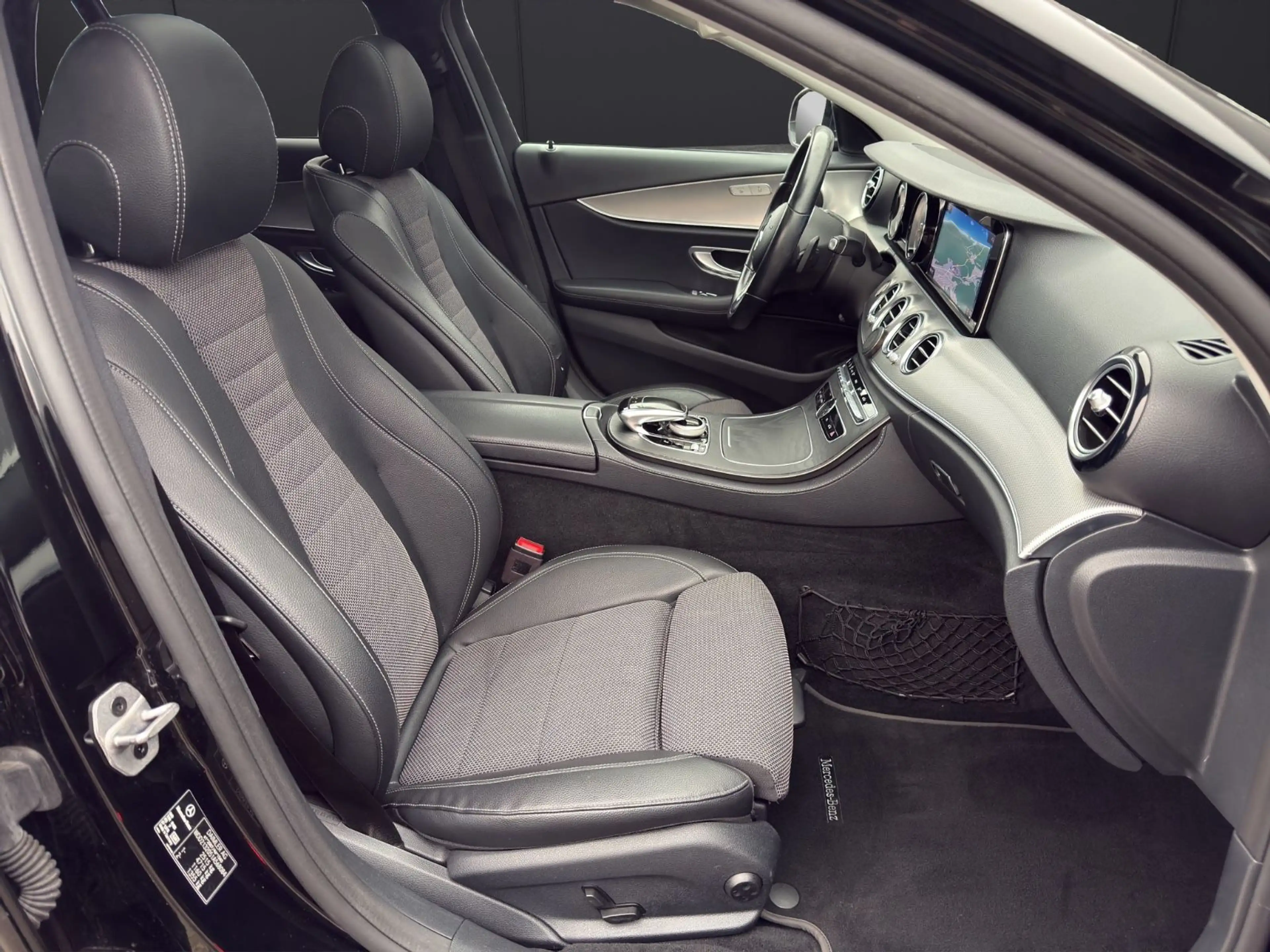 Mercedes-Benz E 220 d T 4Matic LED-NAVI-LEDER-KEYLESS-KAMERA — photo 14