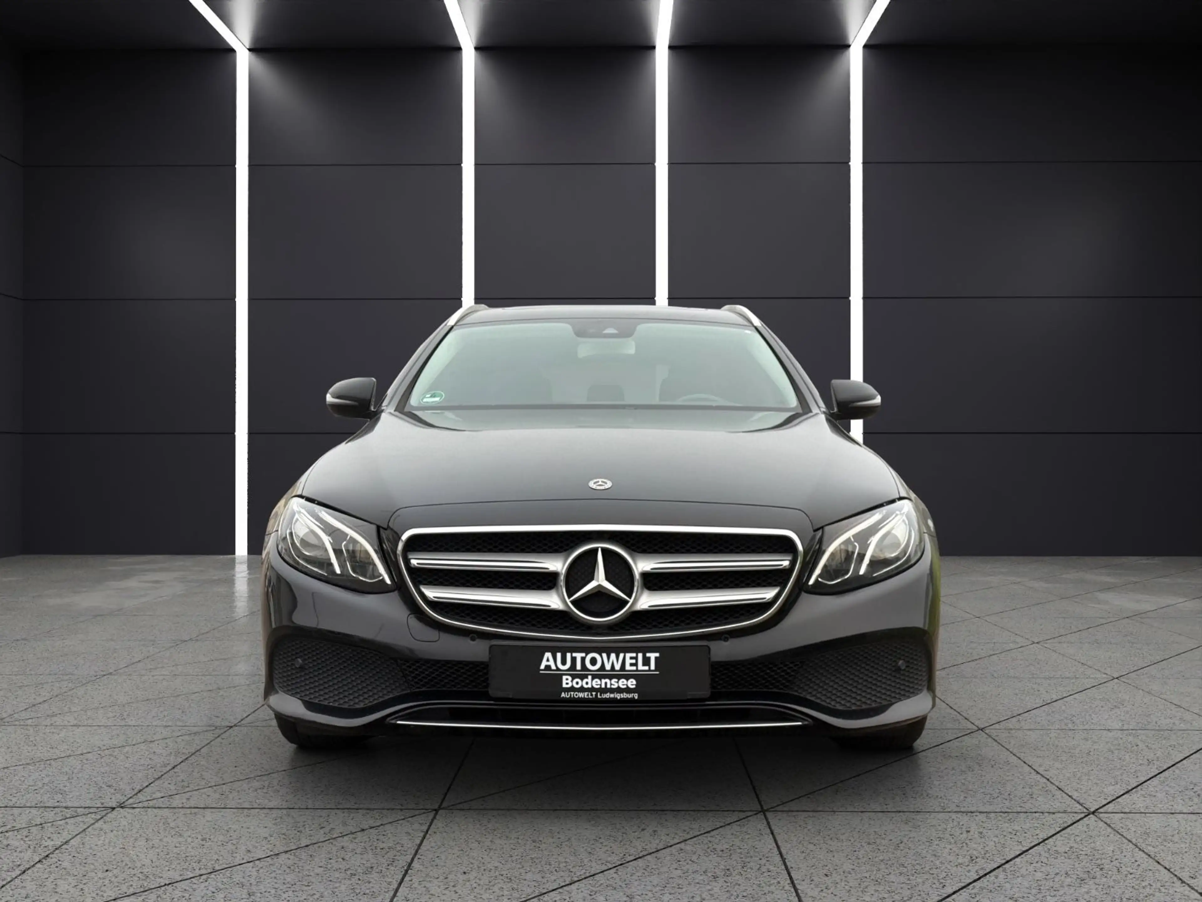 Mercedes-Benz E 220 d T 4Matic LED-NAVI-LEDER-KEYLESS-KAMERA — photo 2