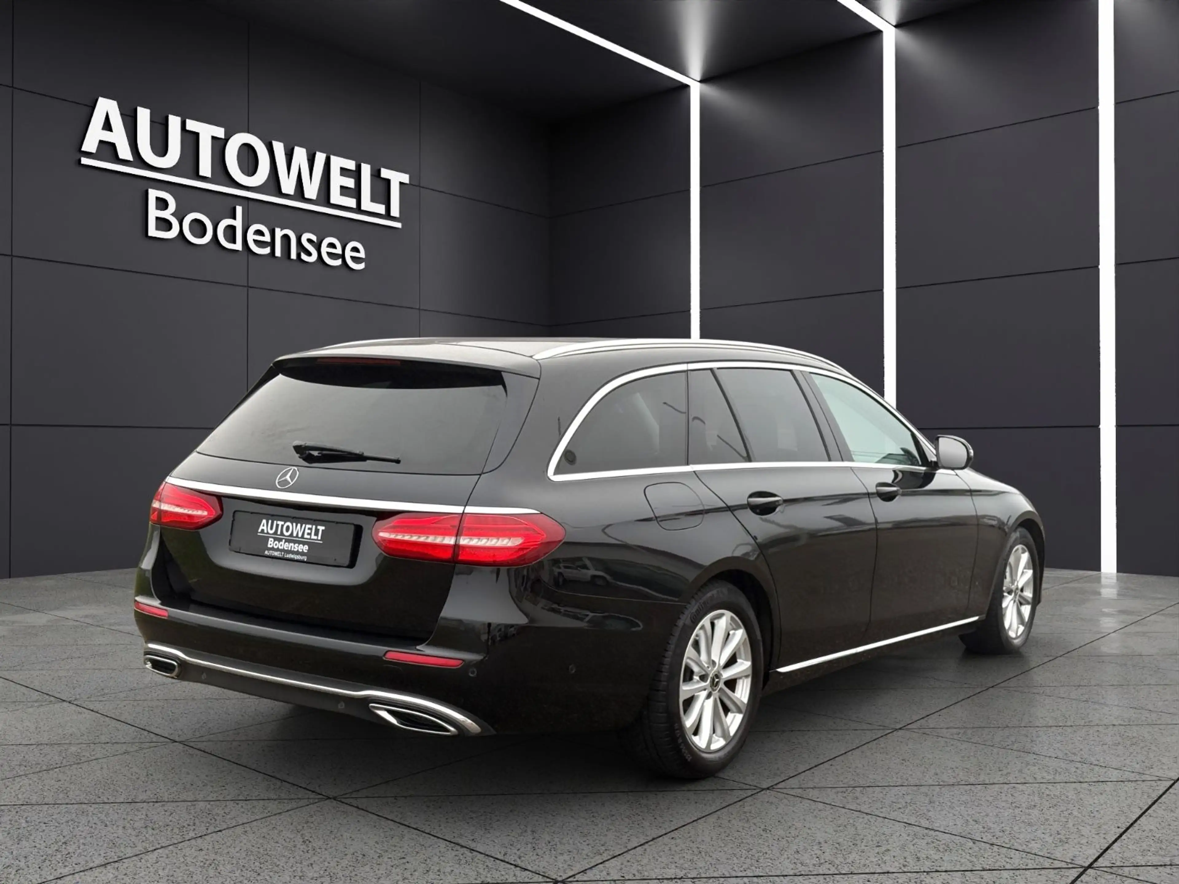 Mercedes-Benz E 220 d T 4Matic LED-NAVI-LEDER-KEYLESS-KAMERA — photo 5