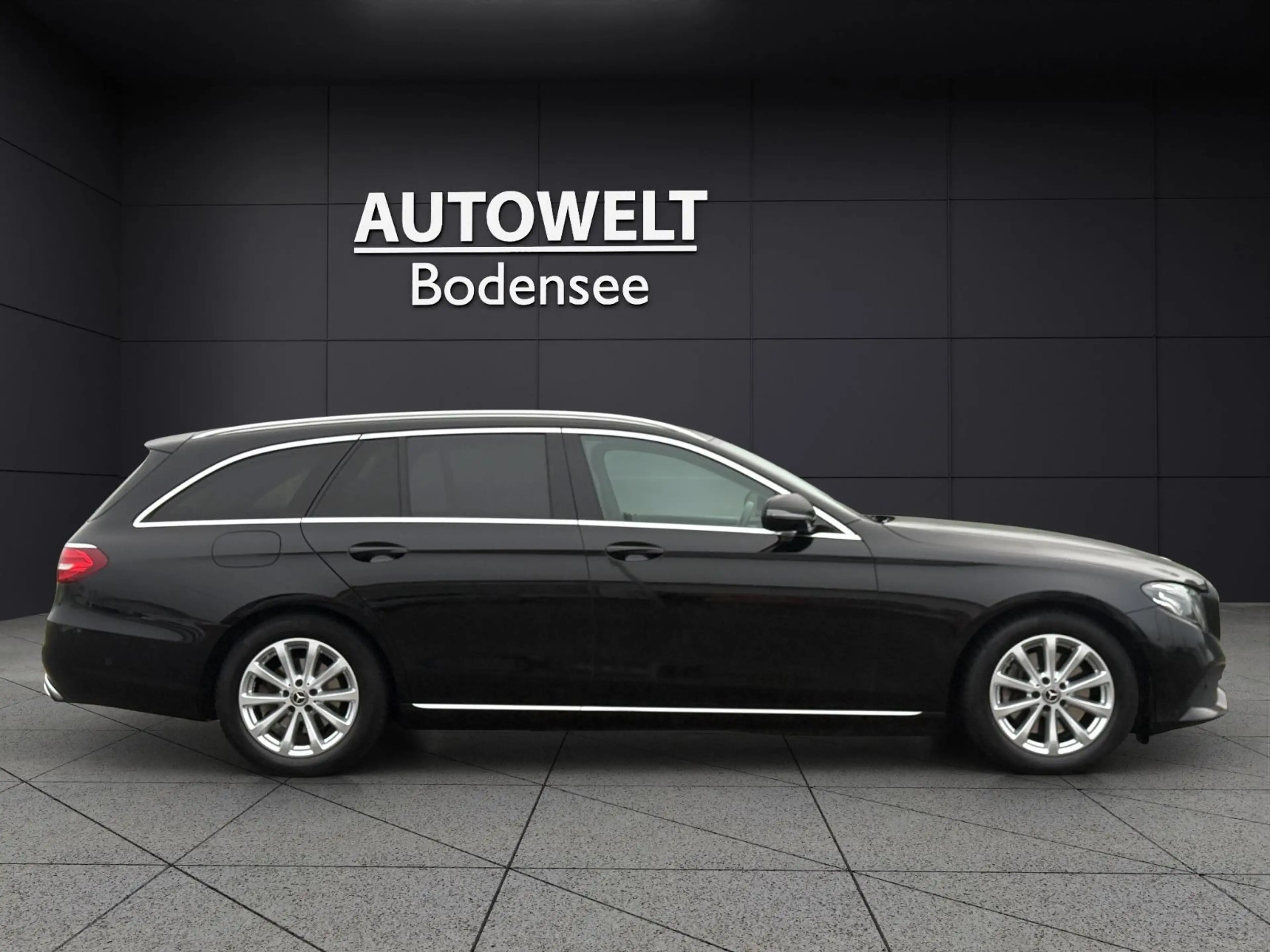 Mercedes-Benz E 220 d T 4Matic LED-NAVI-LEDER-KEYLESS-KAMERA — photo 4