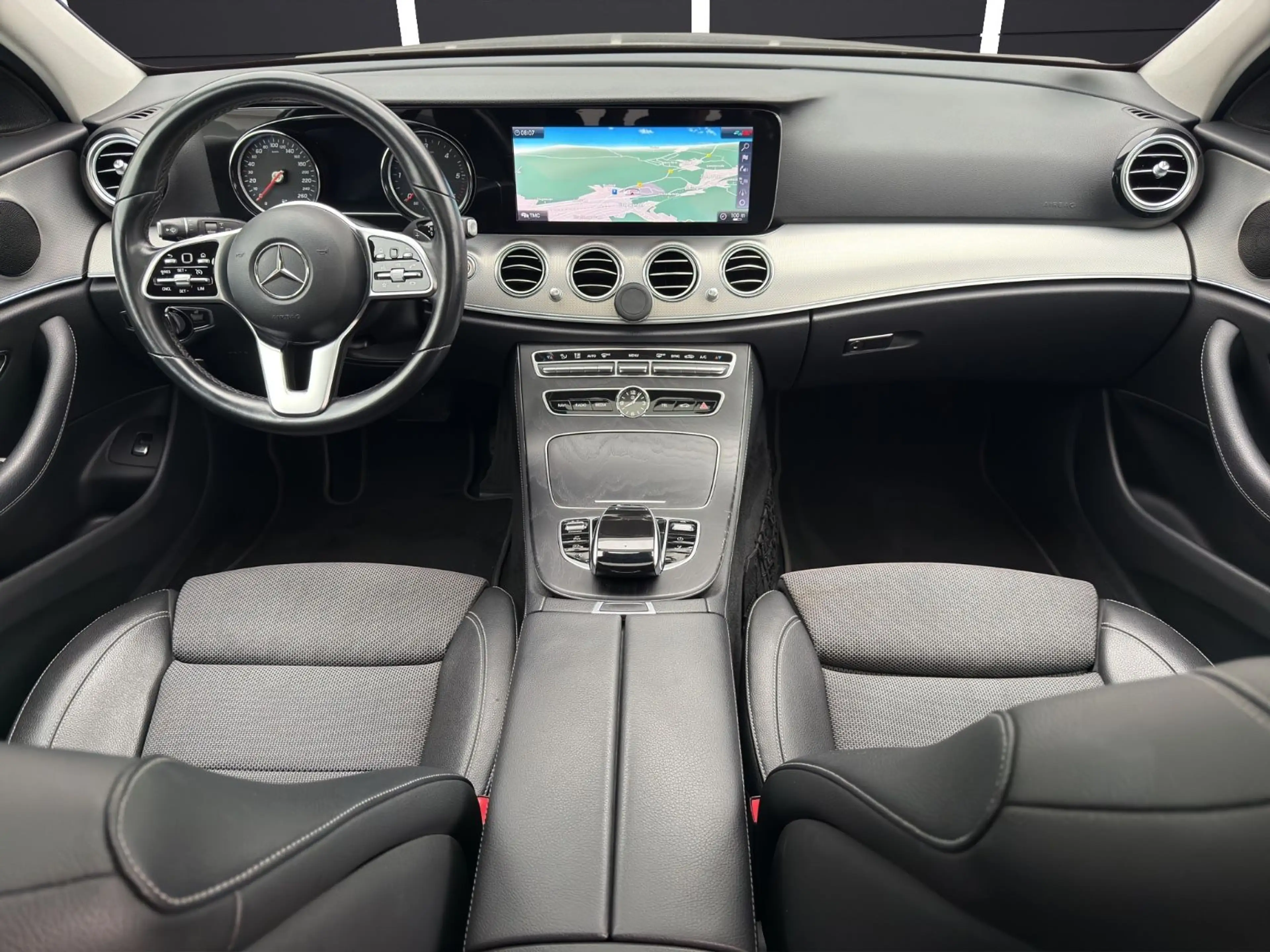Mercedes-Benz E 220 d T 4Matic LED-NAVI-LEDER-KEYLESS-KAMERA — photo 12