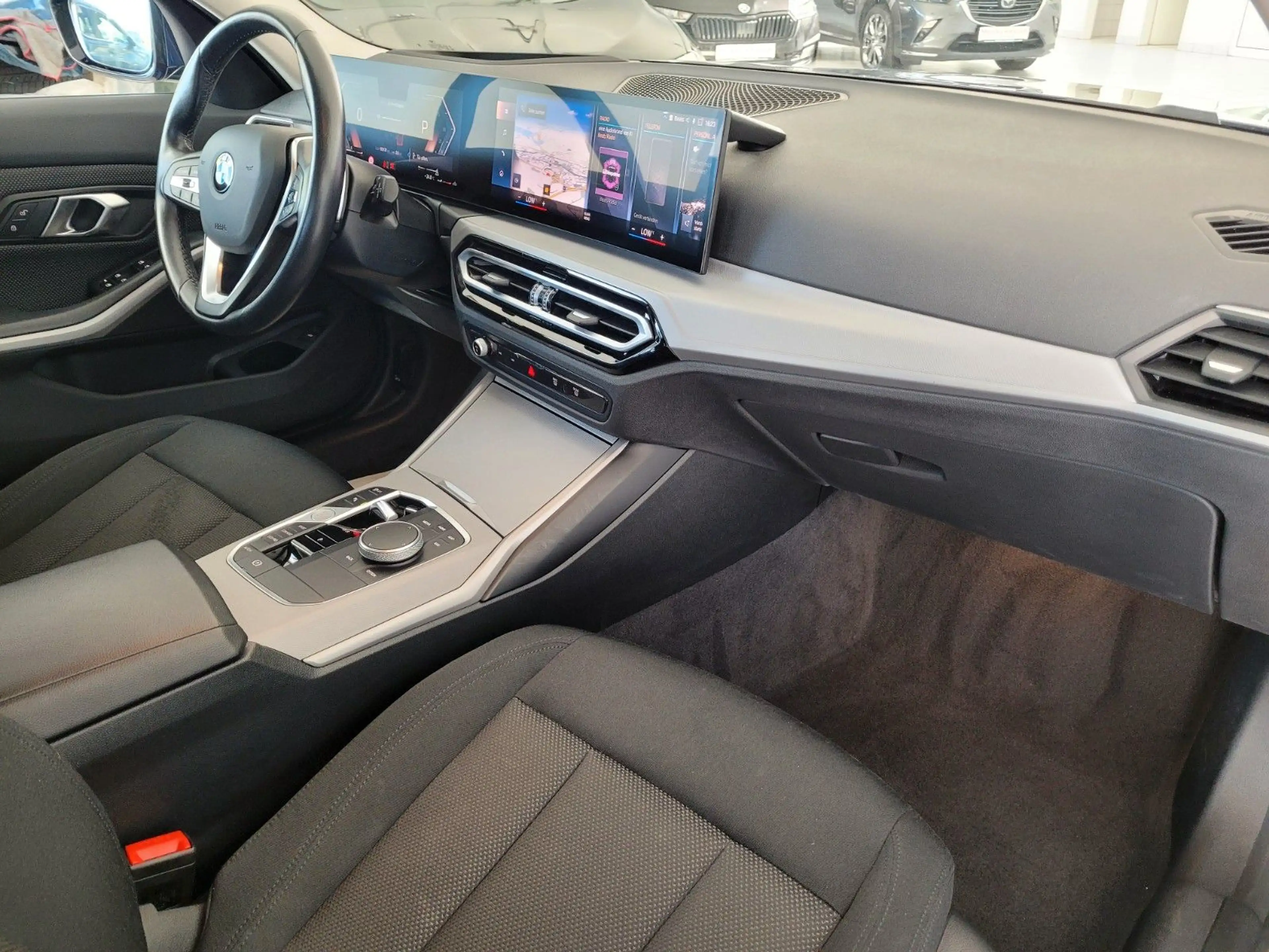 BMW 318 d T Aut/HeadUp/CurvedDisplay/Adapt.LED/RFK — photo 8