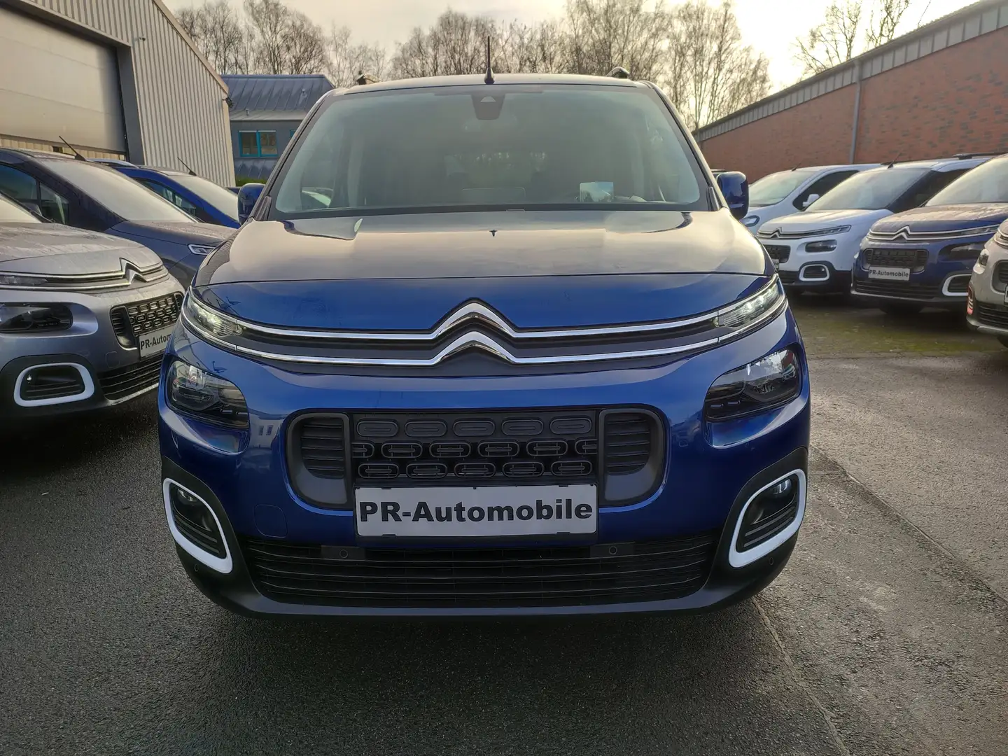 Citroen Berlingo XL EAT8 Klimaaut/Navi/PDC+Cam/7-Sitze Blau - 2