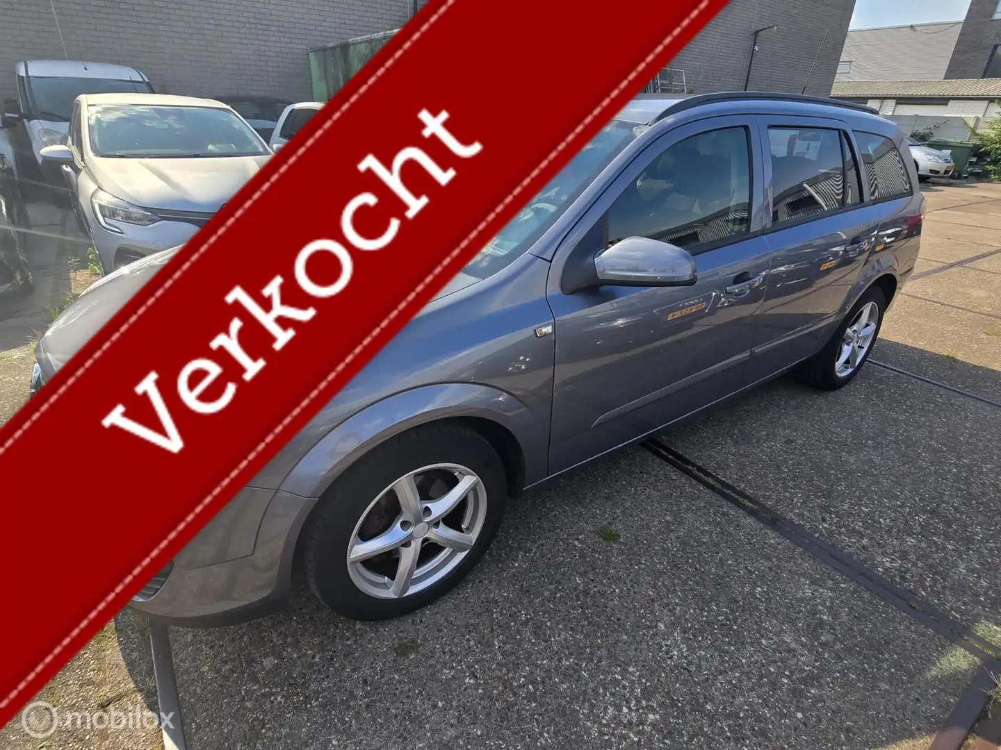 Opel Astra Wagon 1.6 Edition Szary - 1