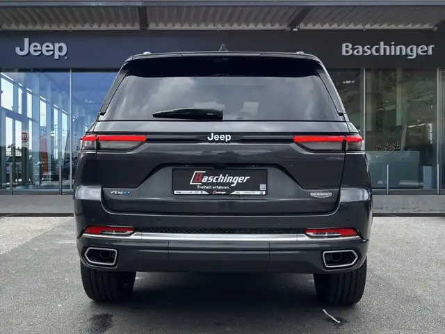 Jeep Grand Cherokee view 5