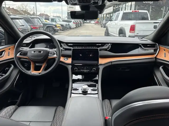 Jeep Grand Cherokee view 10