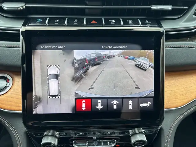 Jeep Grand Cherokee view 14