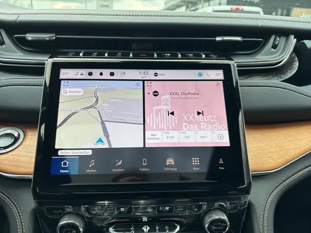Jeep Grand Cherokee view 13