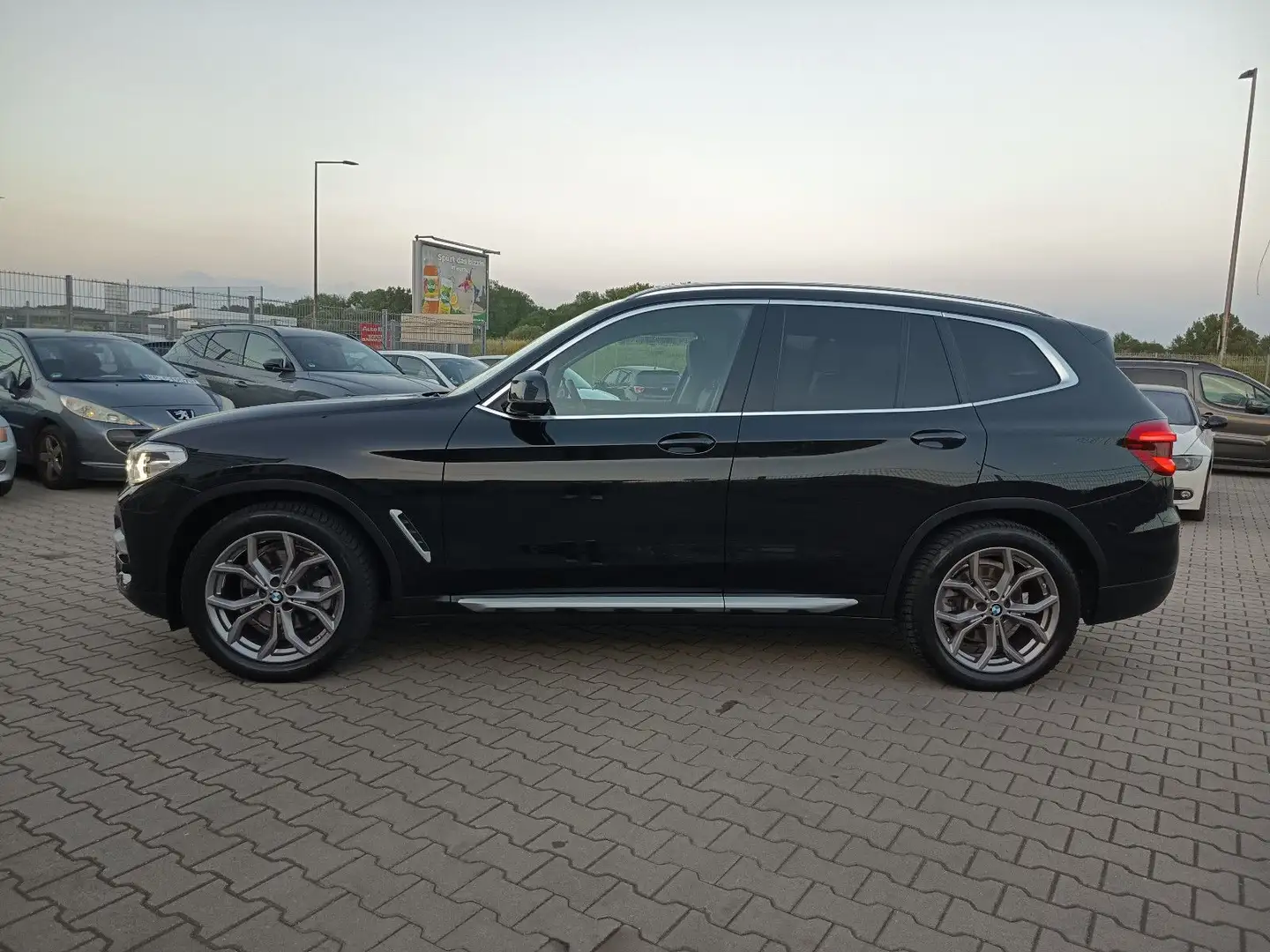 BMW X3 xDrive 20 d xLine Pano+LED+HUD+NAVI+Ambiente Zwart - 2