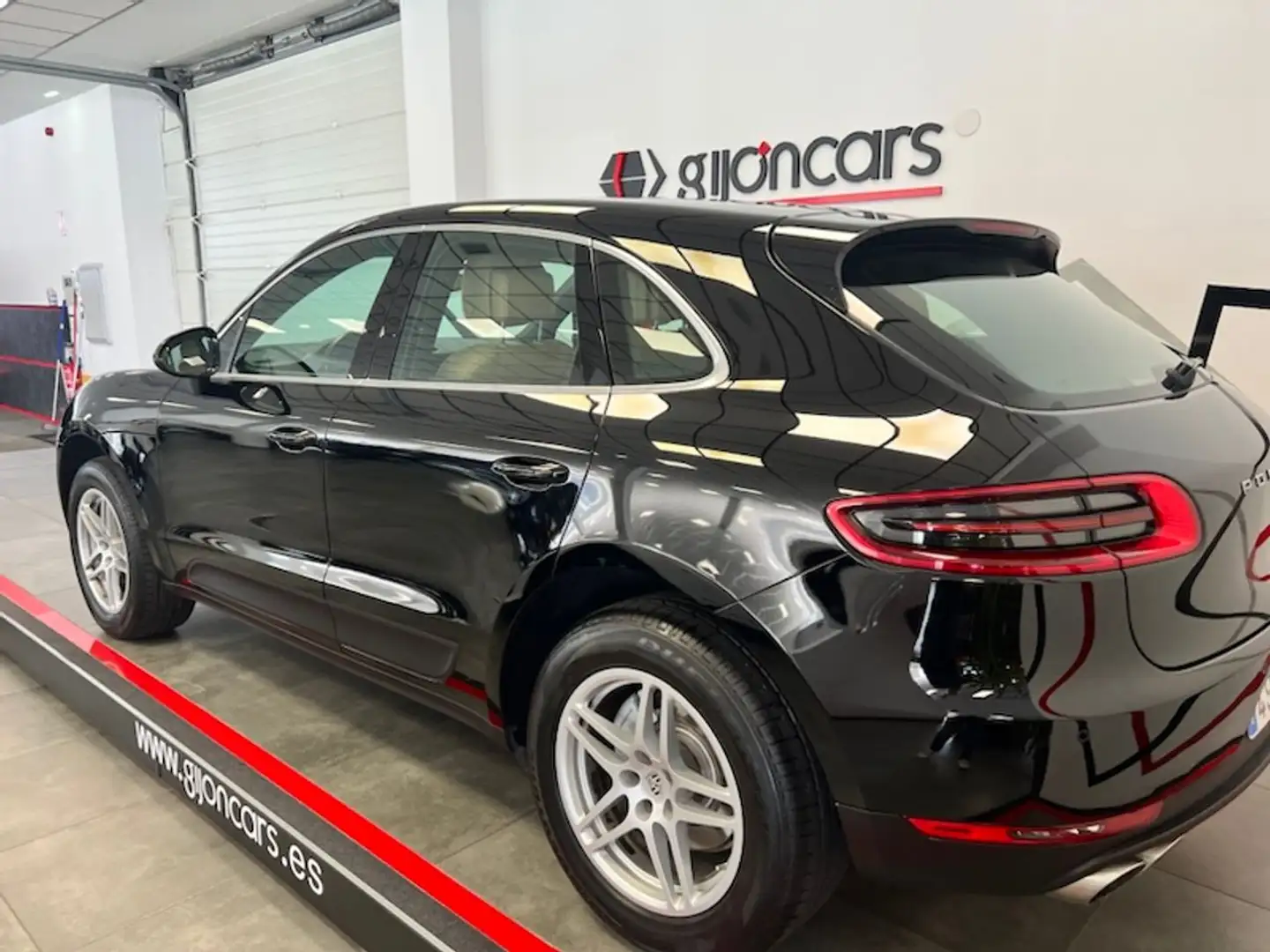 Porsche Macan S Diesel (9.75) Aut. Zwart - 2