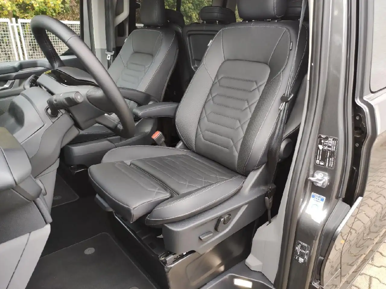 Ford Tourneo Custom Bus PHEV 340 L1 NAVI el.Türen LED 6