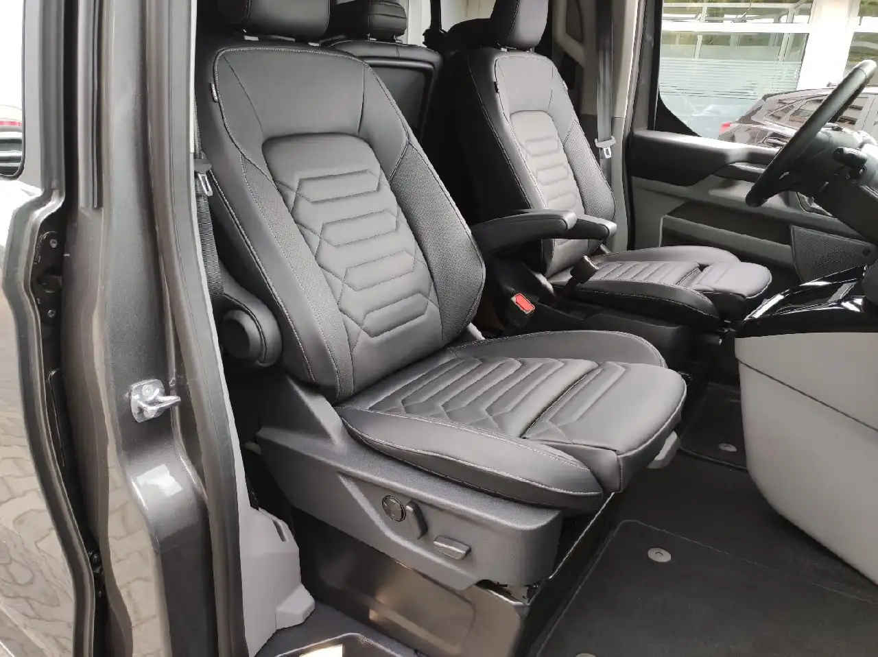 Ford Tourneo Custom Bus PHEV 340 L1 NAVI el.Türen LED 9