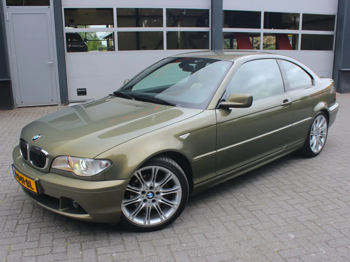 BMW 325 3-serie Coupé 325Ci Individual Special Executive C Geel - 2