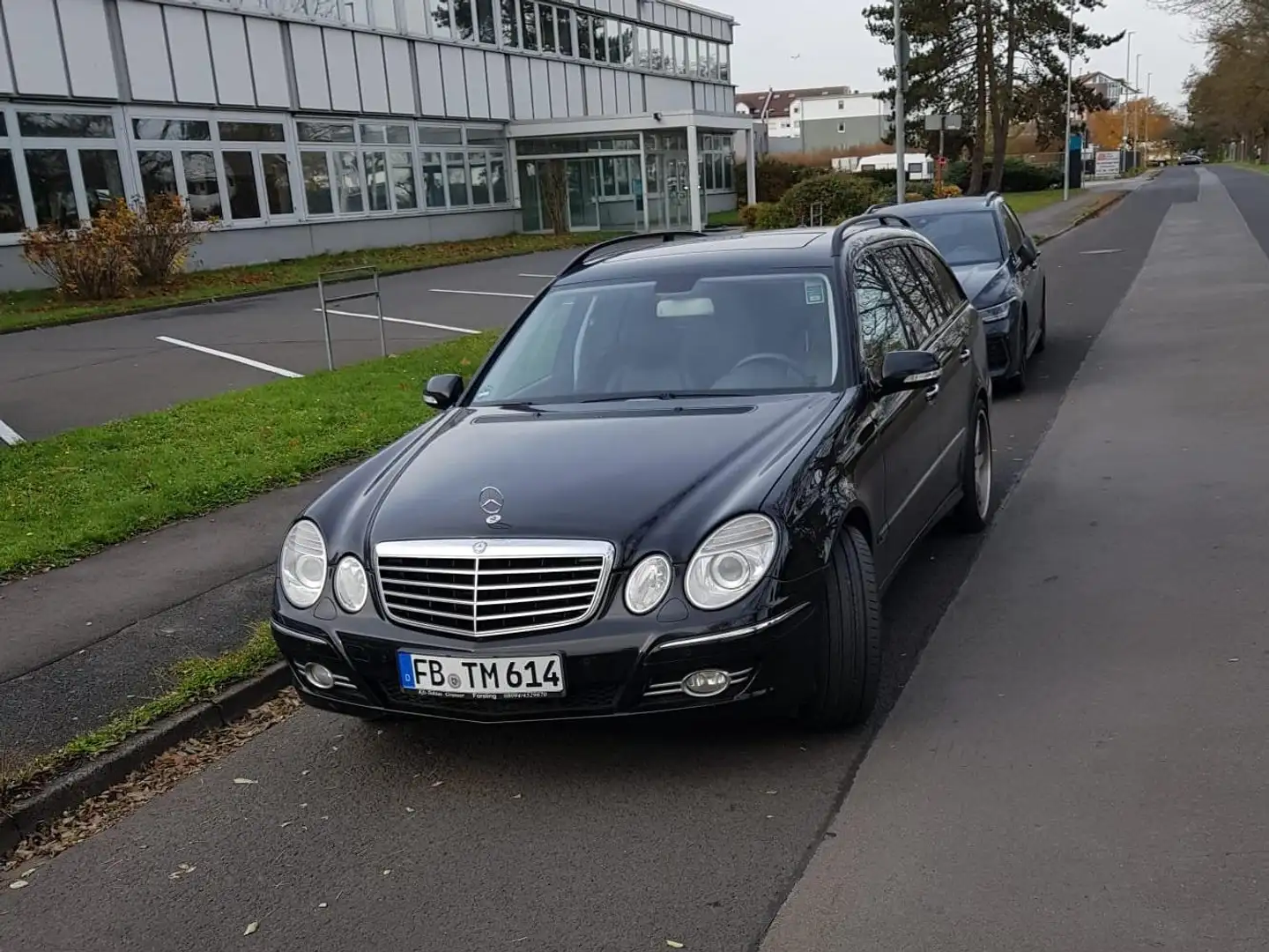 Mercedes-Benz E 320 E 320 TCDI 7G-TRONIC ATM bei 80000km, Luftfederung Schwarz - 2