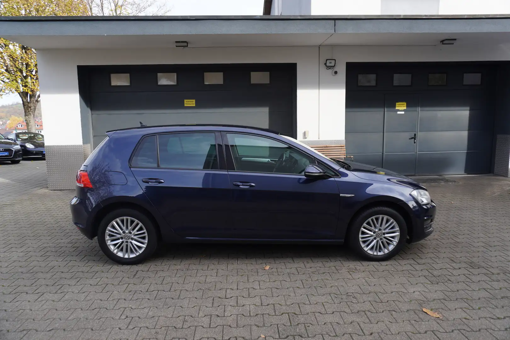 Volkswagen Golf VII Lim. 2.0 TDI Cup KLIMA+NAVI+ALU+PDC+1.Hd+EURO6 Modrá - 2