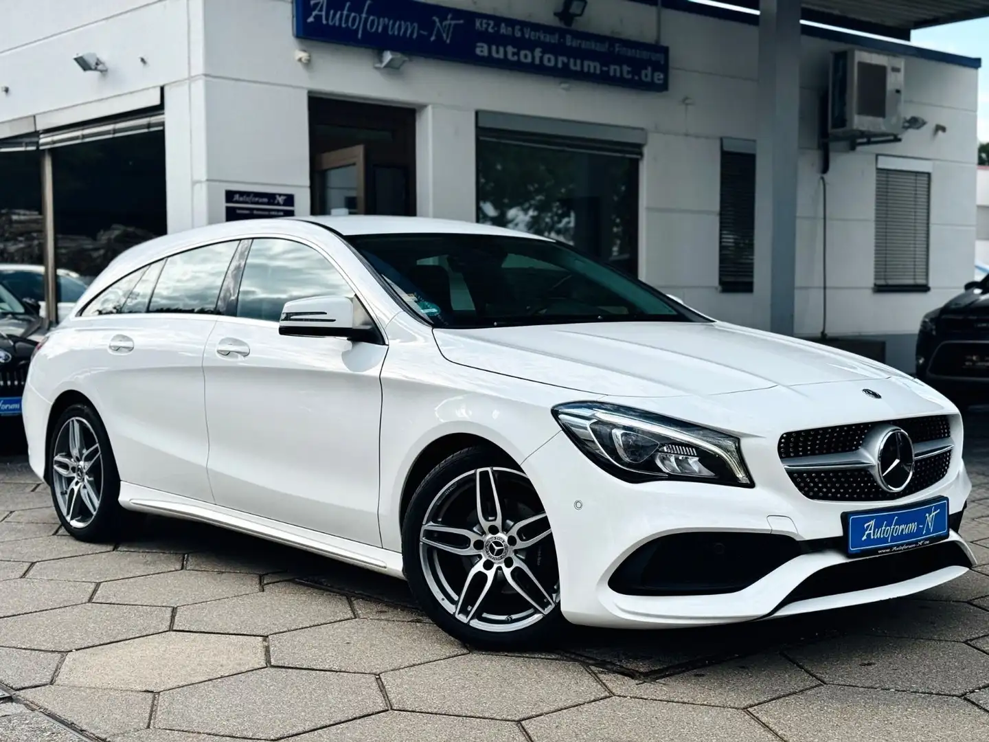 Mercedes-Benz CLA 200 AMG/ACC/STAND HZG/CARPLAY Blanc - 1