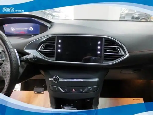 Peugeot 308 view 6