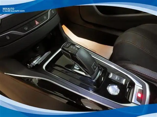 Peugeot 308 view 8