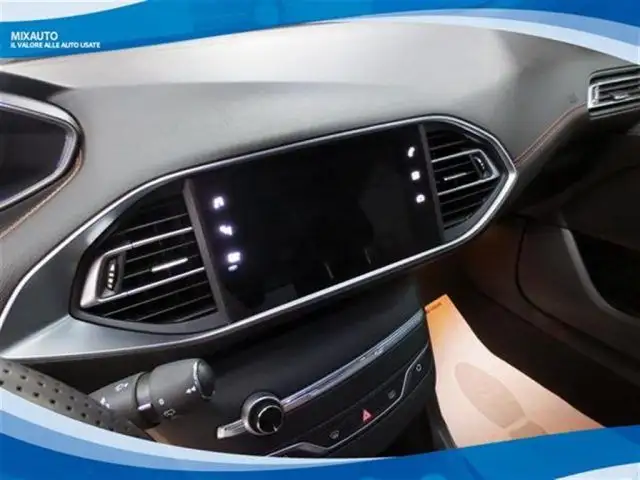 Peugeot 308 view 5