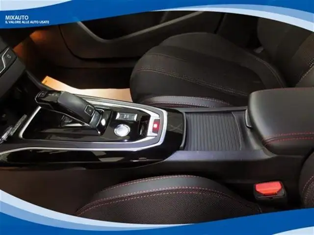 Peugeot 308 view 9