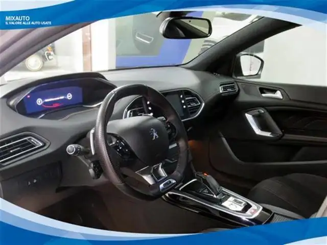 Peugeot 308 view 3