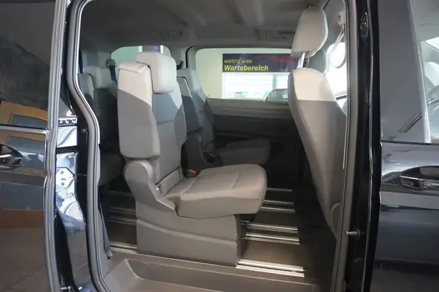 Volkswagen Multivan view 9
