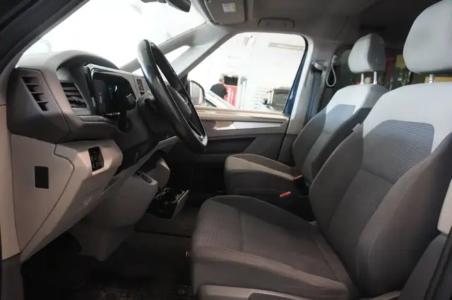 Volkswagen Multivan view 8