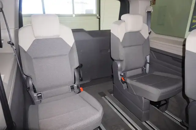 Volkswagen Multivan view 10