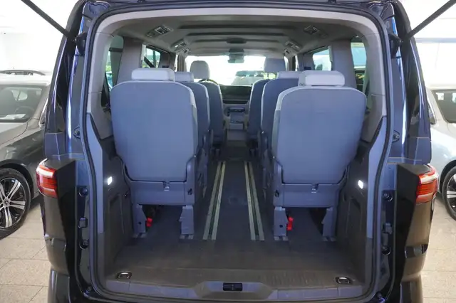 Volkswagen Multivan view 11