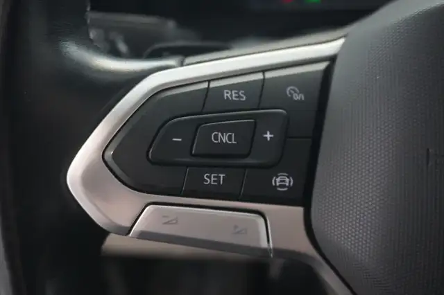 Volkswagen Multivan view 13