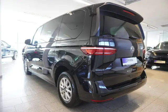 Volkswagen Multivan view 4