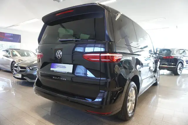 Volkswagen Multivan view 5