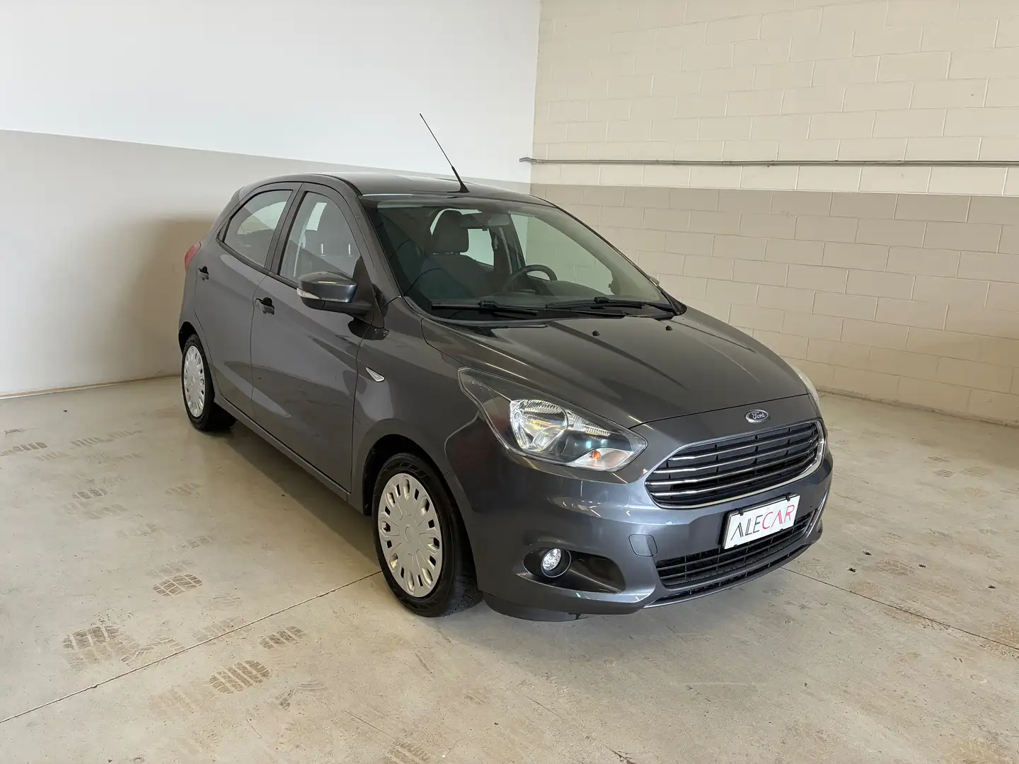 Ford Ka/Ka+ Ka III + 2017 5p Ka + 1.2 70cv Gris - 2