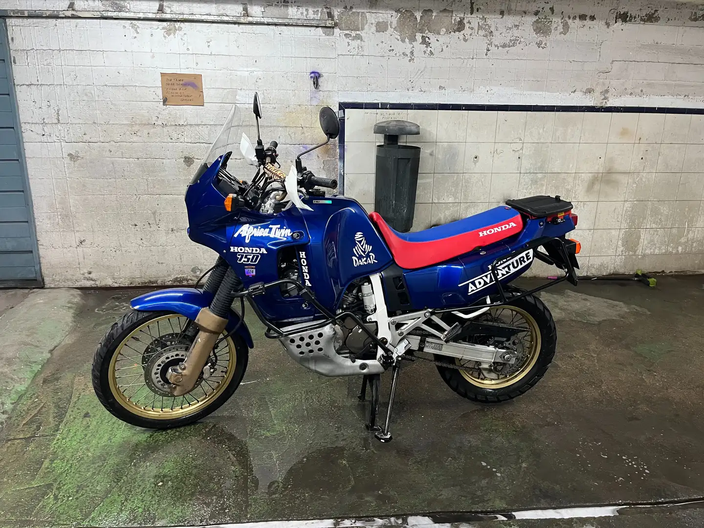 Honda XRV 750 Africa Twim Bleu - 1